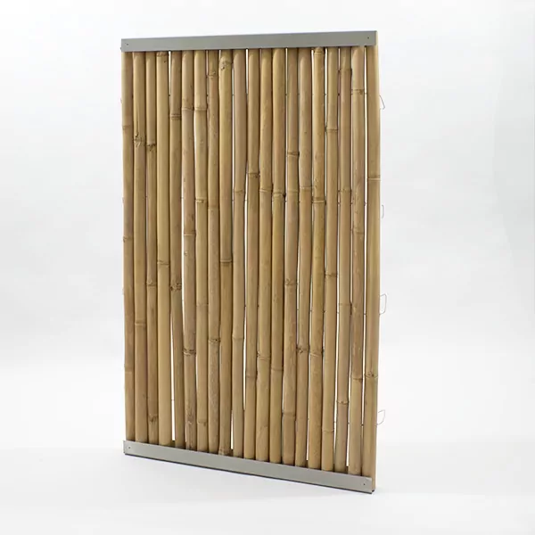 Moderner Sichtschutz für Ihren Garten. Eine Kombination aus Bambus und Edelstahl. In 2 verschiedenen Bambusfarben.